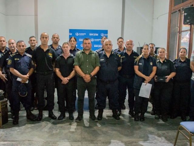 Entregaron equipamiento inform�tico a la Polic�a